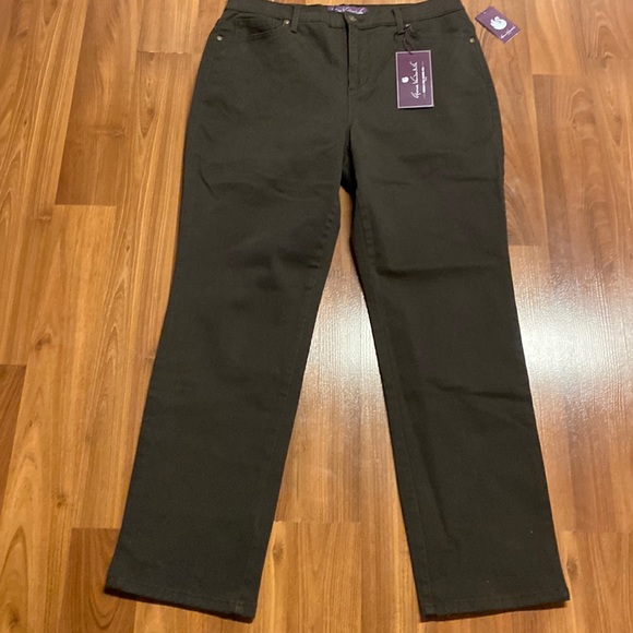 Gloria Vanderbilt Denim - 6 Hr. Sale NWT Gloria Vanderbilt brown jeans - 12 petite